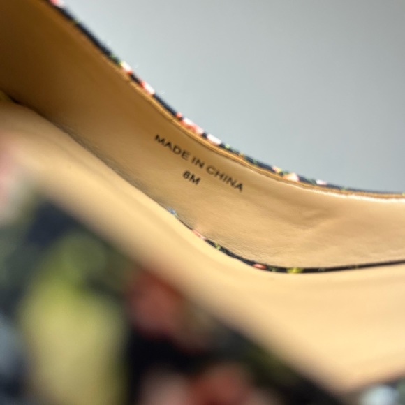 Banana Republic floral satin peep toe heels, size 8 - Picture 11 of 11
